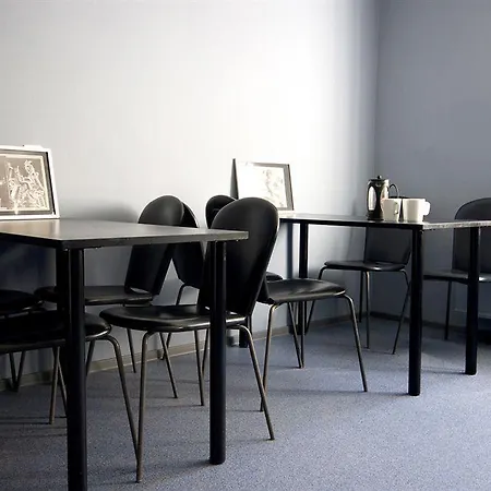 Erasmus Residence אכסניה *